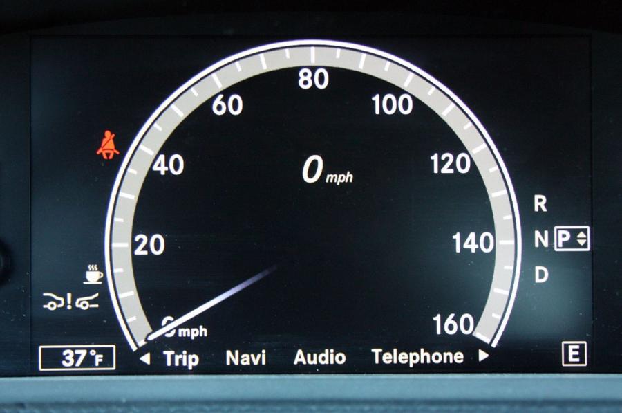  Mercedes-Benz CL550 4Matic 2011 года  (фото 20 из 40)